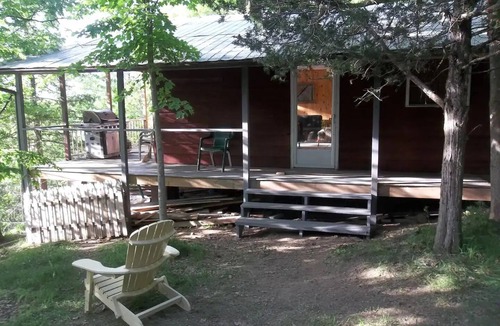 Frontenac Cottage | Enjoy Buck Lake with your pets!nn