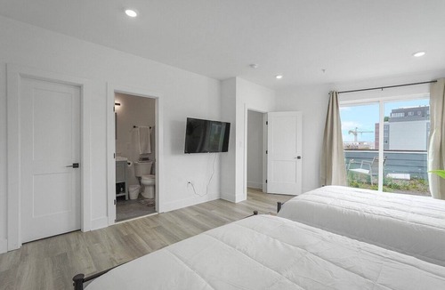 Northeast Bed & Breakfast | Enjoy City Skyline Views from private RoofDeck!