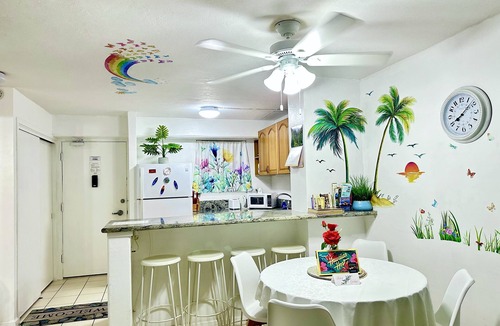 McCully - Moiliili Apartment | Enjoy Coffee and BBQ, Mins to Waikiki Beach, FREE parking