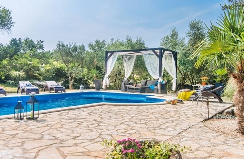 Pinezici Villa | Enjoy complete Peace and Relaxation at Ivana Villa, features Air conditioning, Wifi, Barbecue !