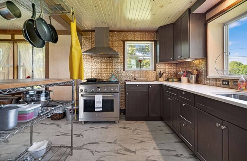 Skaneateles House | Enjoy country living at Chick’s Place!