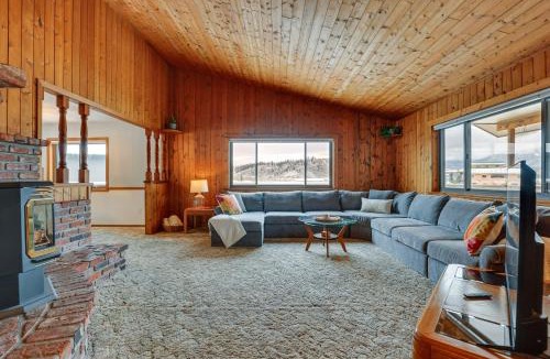 Granby House | Enjoy Deck + Mtn Views: Grand Lake Retreat!