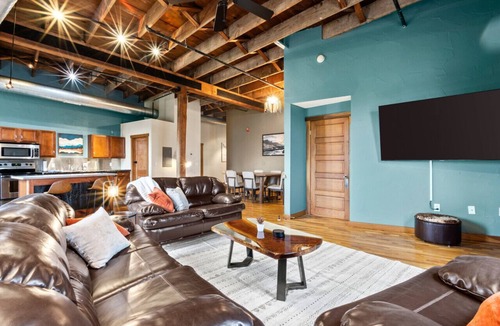 Downtown Springfield Apartment | Enjoy downtown living with the comforts of home!