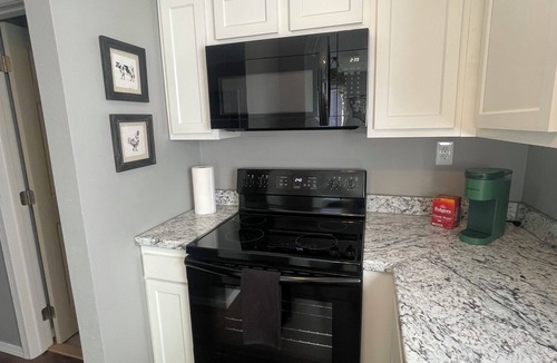 Dexter Apartment | Enjoy easy access to everything from this centrally located place.