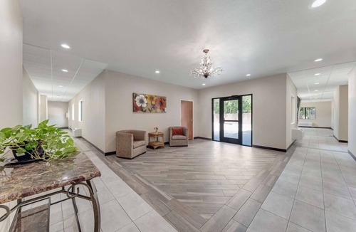 Eastside Promise Neighborhood Hotel | Enjoy Free Breakfast in a Spacious Room Close to Major Downtown Attractions