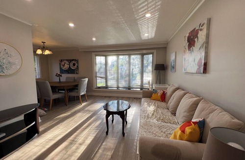 Tam O'Shanter-Sullivan House | Enjoy Free parking three-bedroom Bunglaw house!