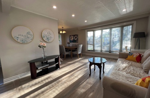 Tam O'Shanter-Sullivan House | Enjoy Free parking three-bedroom Bunglaw house!