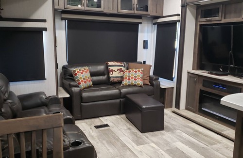 Johnson County House | Enjoy glamping on our horse ranch and rescue.