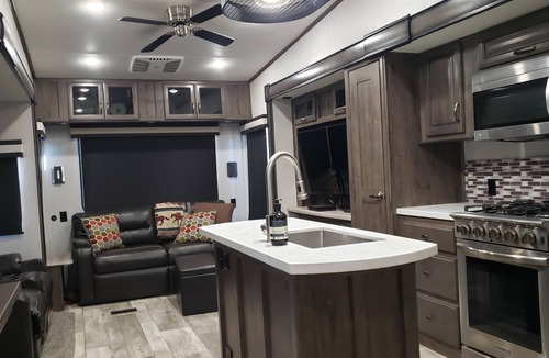 Johnson County House | Enjoy glamping on our horse ranch and rescue.