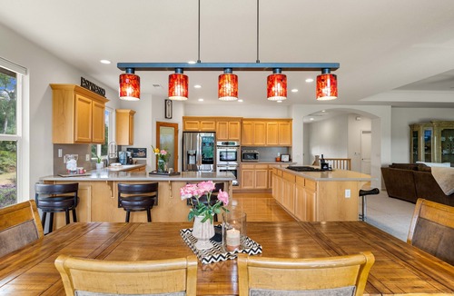 Auburn House | 🏡Enjoy Gorgeous Views🌲 in Most Prestigious Gated Community 🪫FREE Tesla charging🔋