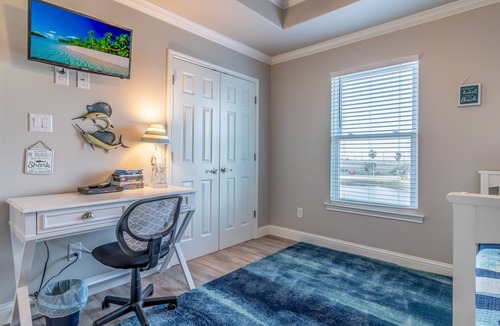 Bella Vista House | Enjoy Island & Ocean Views with the Luxury of Two Master Suites.