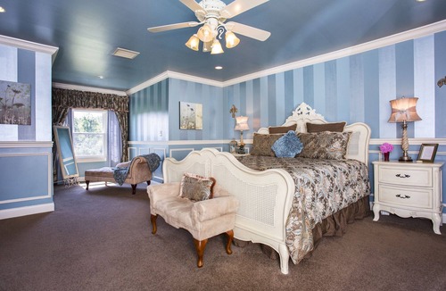 La Grange Bed & Breakfast | Enjoy Louisville, but relax a world away in KY bluegrass horse country