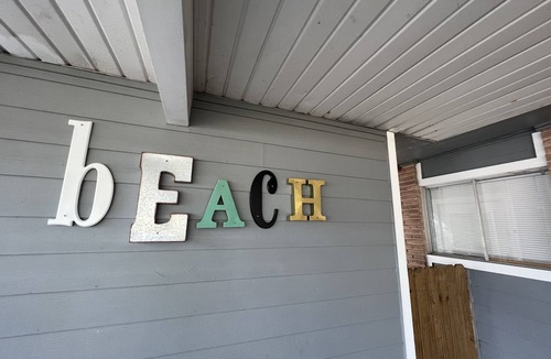 Aransas Pass House | Enjoy Mid-Century Modern at West Coast Whitney