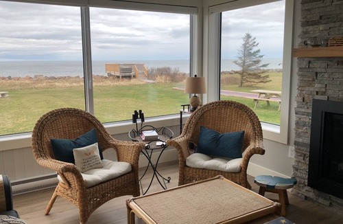 Shemogue Ski Chalet | Enjoy our Belvédère (Beautiful View) beach house with beachfront lookout!