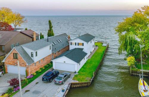 Harrison Township House | Enjoy Our Lakefront Paradise