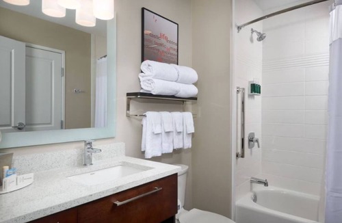Lake Worth Hotel | Enjoy Outdoor BBQs & More from Your Comfortable Queen Suite - 2 Units