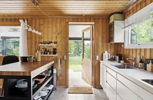 Udsholt House | Enjoy outdoor life with orangery and kitchen