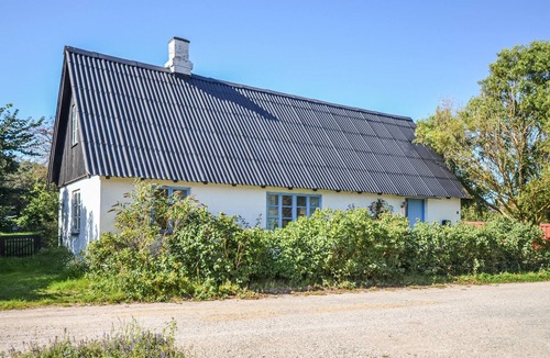 Anholt House | Enjoy peace and quiet in this large vacation home on the island of Anholt.
