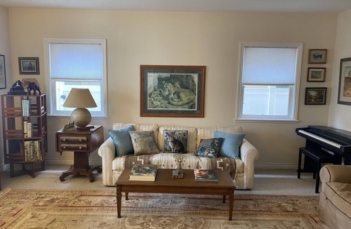 Old Towne House | Enjoy Seal Beach! Parking, Internet, Pool table and A/C! 4 Bdr sleeps 10