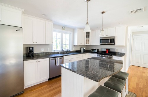 Cedar Bushes House | Enjoy the beach and all that Plymouth has to offer in luxury anytime of year!