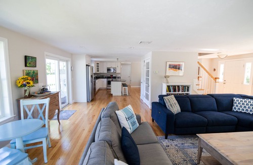 Cedar Bushes House | Enjoy the beach and all that Plymouth has to offer in luxury anytime of year!