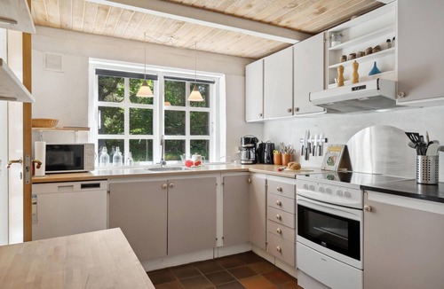 Øby House | Enjoy the beach and the sea on vacation in this aparten vacation home.