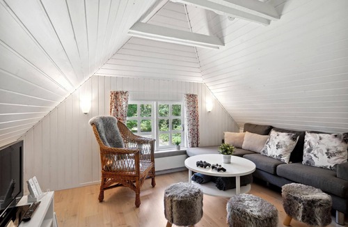 Øby House | Enjoy the beach and the sea on vacation in this aparten vacation home.
