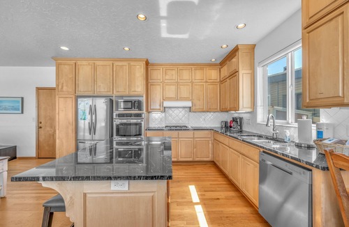 Gleneden Beach House | Enjoy the beach from this Ocean Front home with a Hot Tub and Large Deck