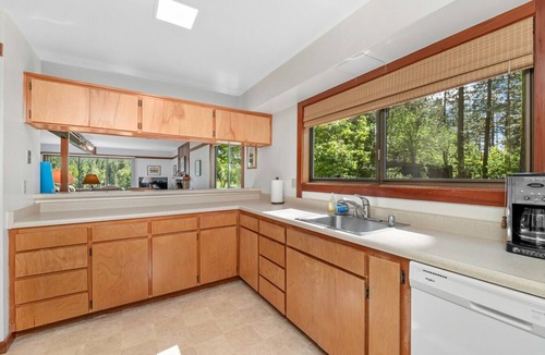 Graeagle Apartment | Enjoy the beauty of Graeagle Meadows Golf Course and from this charming mountain retreat!
