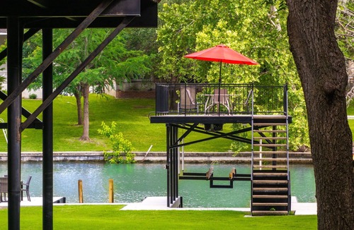 Seguin House | Enjoy the Full River | Fire Pit & Deck | Sleeps 12