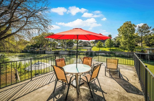 Seguin House | Enjoy the Full River | Fire Pit & Deck | Sleeps 12