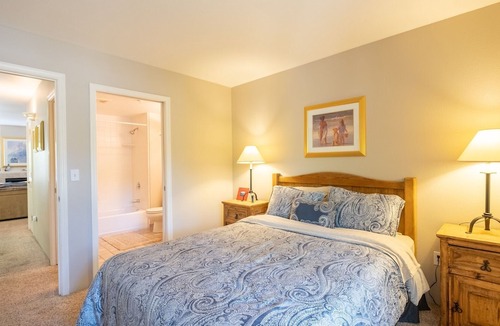 Kings Beach Condo | Enjoy the Lakeview! Complex centrally located in Kings Beach, right on the Lake!