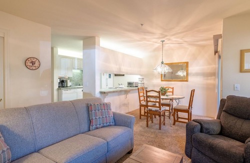 Kings Beach Condo | Enjoy the Lakeview! Complex centrally located in Kings Beach, right on the Lake!