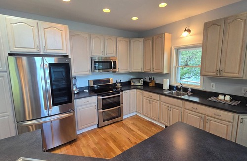 Broadalbin House | Enjoy the Leisurely Camp Life - Galway Lake Spacious Waterfront Home