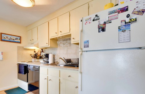 Provincetown Condo | Enjoy the Pool & Beach! Coastal Provincetown Condo