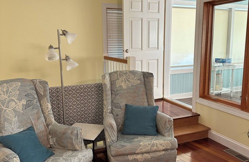 Le Claire House | Enjoy the River Oasis with your family for some relaxing riverside fun!