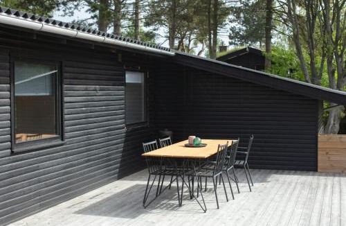 Ordrup House | Enjoy The Unique Nature In The Retro Cottage