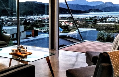 Waikawa Bay House | Enjoy the view
