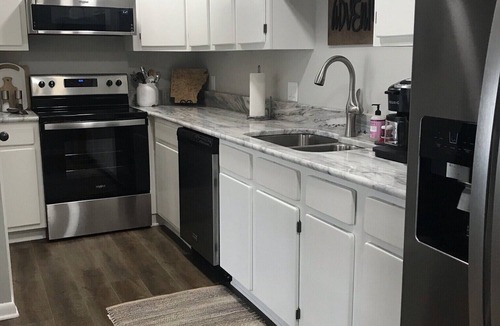 Rockwell Condo | Enjoy this 2BR/2BA condo on Lake Hamilton’s main channel. Minutes from downtown!