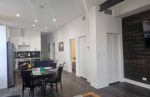 East Garfield Park Apartment | Enjoy this NEW CONSTRUCTION 3-bedroom apartment in EXCELENT LOCATION!