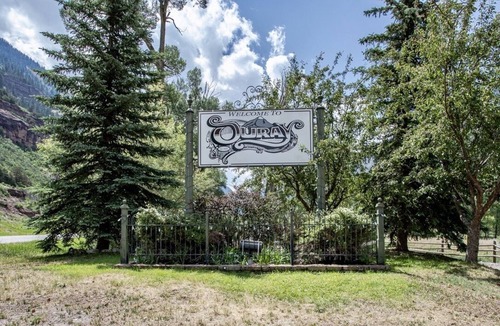 Ouray Condo | Enjoy this Private & Centrally Located 2 bed/2 bath Loft