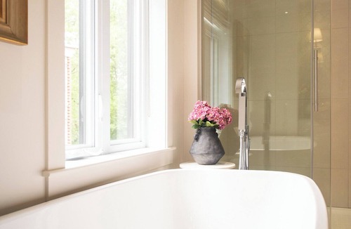 Longueuil House | Enjoy this spacious home only one car ride away from downtown Montreal.
