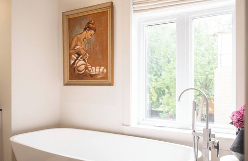 Longueuil House | Enjoy this spacious home only one car ride away from downtown Montreal.