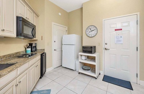 Demere Park Apartment | Enjoy this convenient located condo with pool!