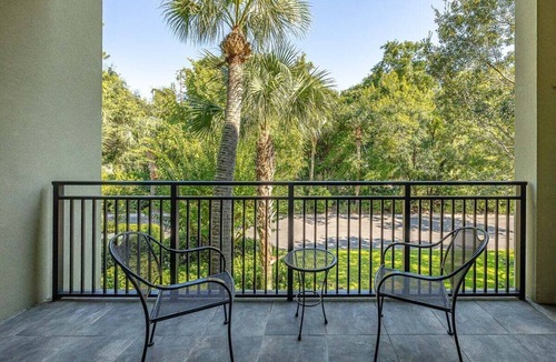 Demere Park Apartment | Enjoy this convenient located condo with pool!