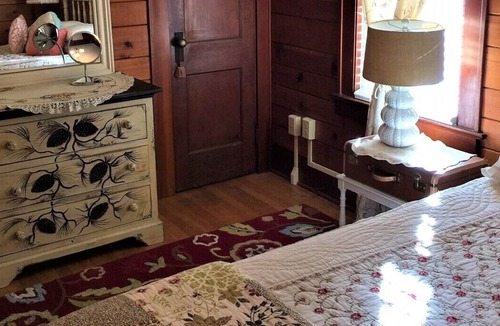North Greece Cottage | Enjoy This vintage 1928 Lake Ontario Cottage