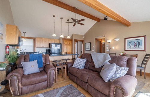 Roads End House | Enjoy watching kids flying kite on the beach