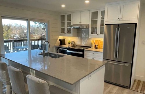 Selwyn Cottage | Enjoy your getaway at Cedar Hill Lakehouse