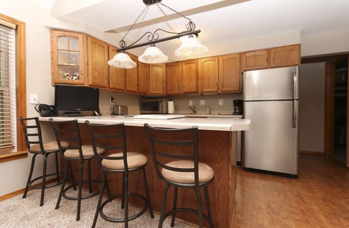 Perryville House | Enjoy Your Own Private 17 Acre Lake At The Taylor Lodge