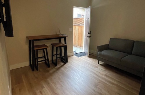 Lathrop Apartment | Enjoyable 1-bedroom apartment with AC in charming Lathrop